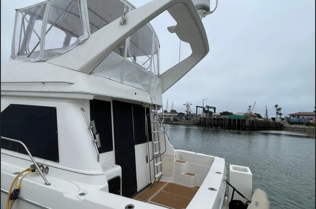 Making Waves Rear Quarter Port